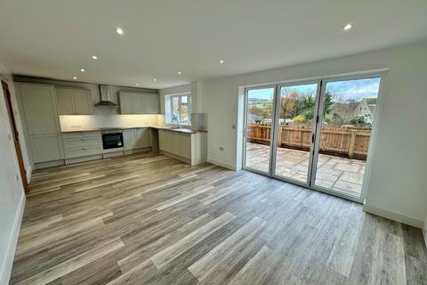 4 bedroom detached house to rent, Woodview road, Cam, Glos