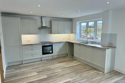 4 bedroom detached house to rent, Woodview road, Cam, Glos