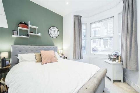 2 bedroom flat for sale, St. Luke's Avenue, London SW4