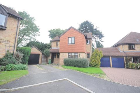 4 bedroom detached house to rent, Killams Crescent