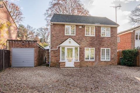 4 bedroom detached house for sale, Maxwell Drive, Surrey KT14