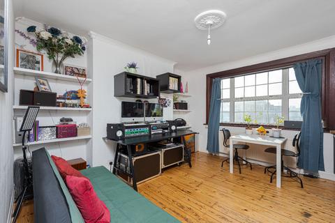 1 bedroom flat for sale, Askew Road, London