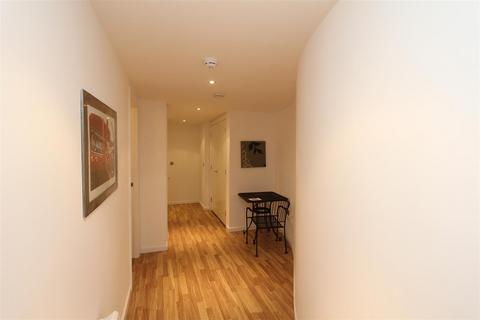 2 bedroom flat to rent, West Point, Wellington Street