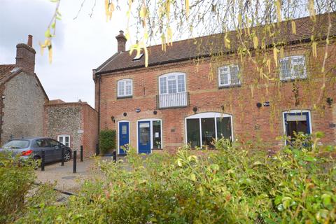 2 bedroom maisonette to rent, Lyles Court, Lees Yard, Holt