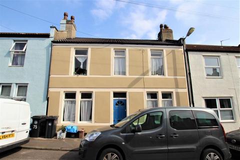 3 bedroom terraced house to rent, St. Werburghs Park, Bristol BS2