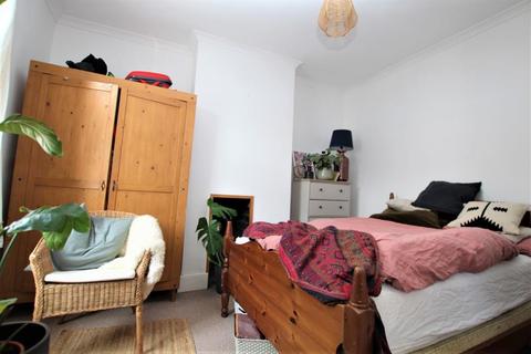 3 bedroom terraced house to rent, St. Werburghs Park, Bristol BS2