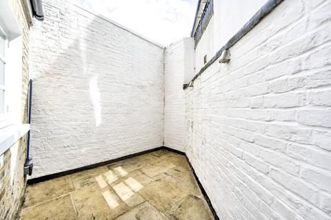 1 bedroom flat to rent, Petersham Mews, South Kensington, London, SW7