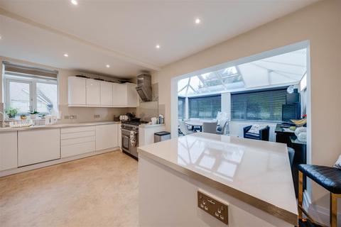 4 bedroom semi-detached house for sale, Broomhill Road, Dartford