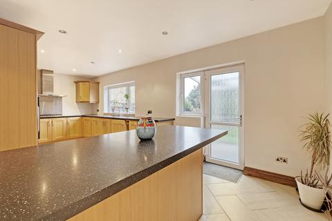 3 bedroom detached house for sale, Mount Avenue, Hutton Mount, CM13