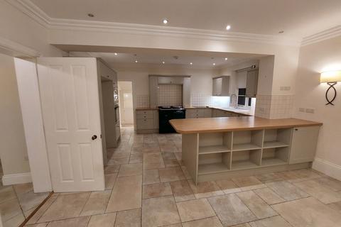 4 bedroom detached house to rent, Ashbourne, Derbyshire