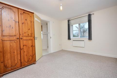 2 bedroom flat to rent, Eugene Way, Eastbourne