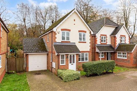 3 bedroom detached house to rent, Druce Wood, Ascot, Berkshire