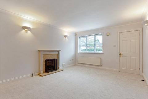 3 bedroom detached house to rent, Druce Wood, Ascot, Berkshire