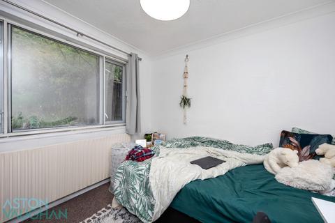 3 bedroom semi-detached house to rent, Thompson Road, Brighton BN1