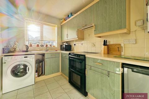 2 bedroom semi-detached house for sale, 6 Llys Cynffig, Kinmel Bay, LL18 5FR