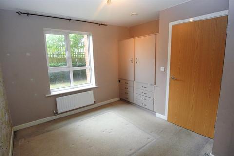 2 bedroom apartment to rent, Harrow Close, Addlestone KT15