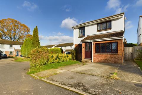 4 bedroom detached house for sale, Weyhill Close, Tadley, RG26