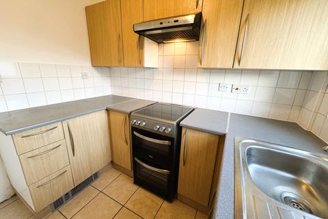 2 bedroom terraced house to rent, Weavers Crofts, Melksham SN12