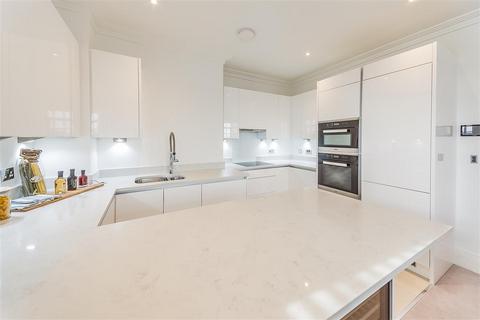 2 bedroom flat to rent, Rainville Road, W6