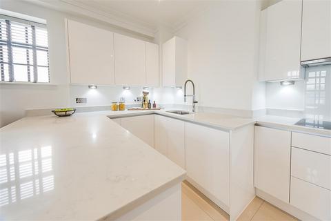 2 bedroom flat to rent, Rainville Road, W6