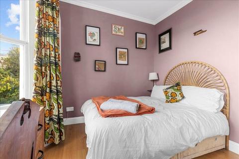 4 bedroom maisonette to rent, St. Quintin Avenue, London, W10