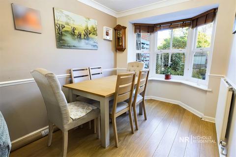 3 bedroom terraced house for sale, Hillier Place, Chessington, Surrey. KT9