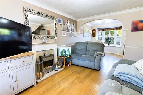 3 bedroom terraced house for sale, Hillier Place, Chessington, Surrey. KT9