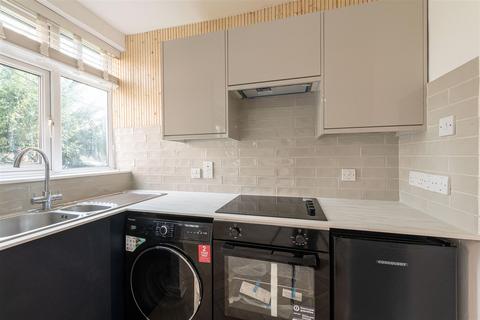 1 bedroom flat to rent, Harwood Court, Upper Richmond Road, Putney