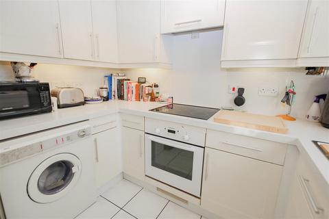 39 Bascombe Grove, Crayford, Dartford, DA1 3RG
