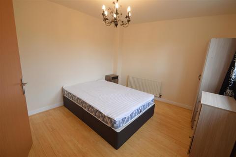 4 bedroom house to rent, Drayton Street, Manchester M15