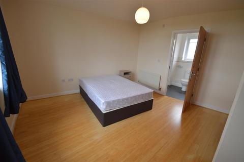 4 bedroom house to rent, Drayton Street, Manchester M15