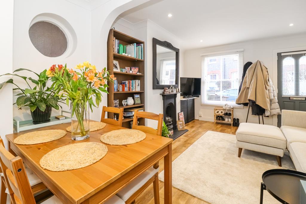 Sitting/dining room