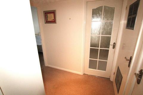 2 bedroom ground floor flat for sale, Gibbs Couch, Watford WD19