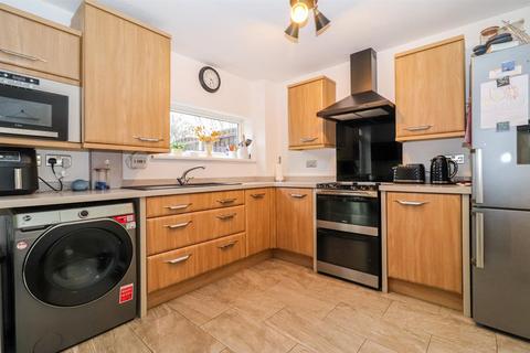 3 bedroom end of terrace house for sale, Standbridge Lane, Wakefield WF2