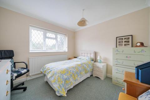 3 Greys Park Close, Keston, BR2 6BD