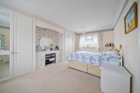 3 Greys Park Close, Keston, BR2 6BD
