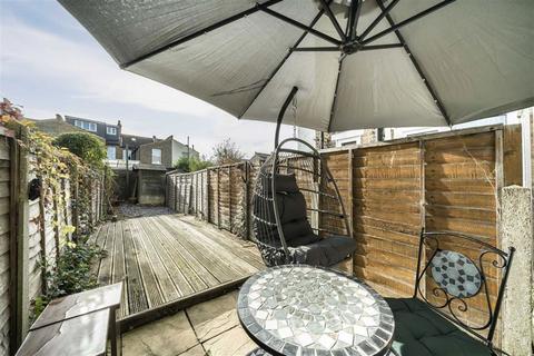 3 bedroom maisonette for sale, Radford Road, London SE13