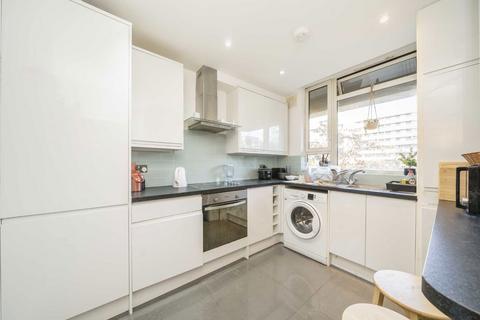 3 bedroom flat for sale, Priory Green, London N1