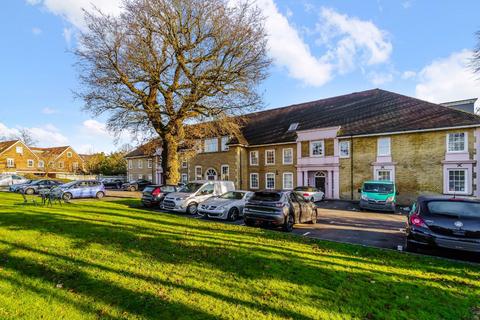 2 bedroom flat for sale, Brighton Road, Banstead