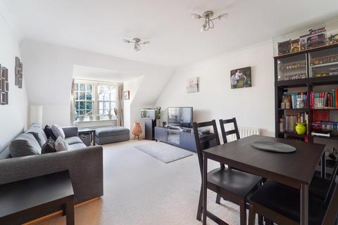 2 bedroom flat for sale, Brighton Road, Banstead