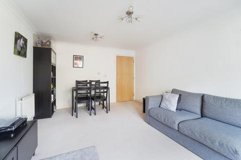 2 bedroom flat for sale, Brighton Road, Banstead