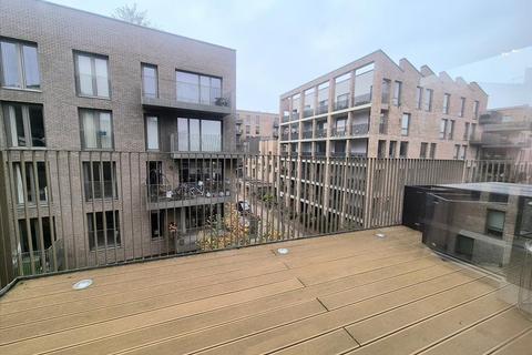 2 bedroom flat to rent, Halyards Court, Durham Wharf Drive, Brentford