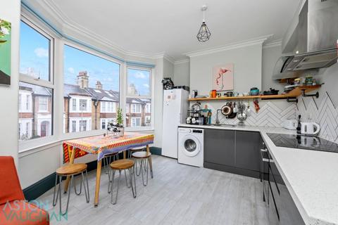 3 bedroom terraced house to rent, Compton Road, Brighton BN1