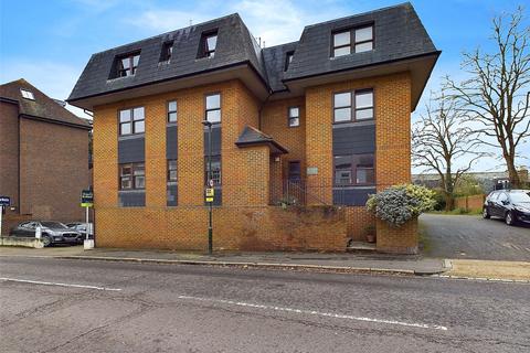 2 bedroom apartment to rent, Station Road, Hampton