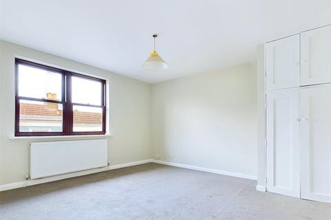 2 bedroom apartment to rent, Station Road, Hampton