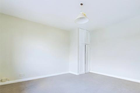 2 bedroom apartment to rent, Station Road, Hampton