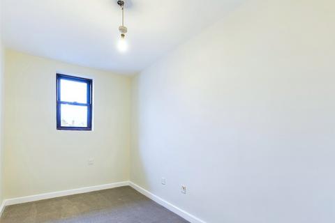 2 bedroom apartment to rent, Station Road, Hampton