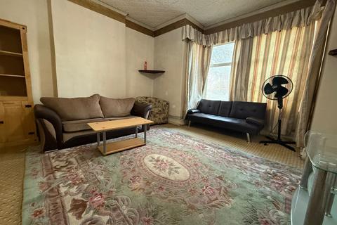 2 bedroom flat to rent, Villiers Road, Southall UB1