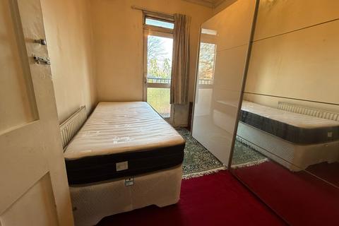 2 bedroom flat to rent, Villiers Road, Southall UB1