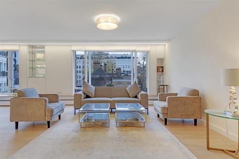 2 bedroom flat for sale, Bourdon Street, London, W1